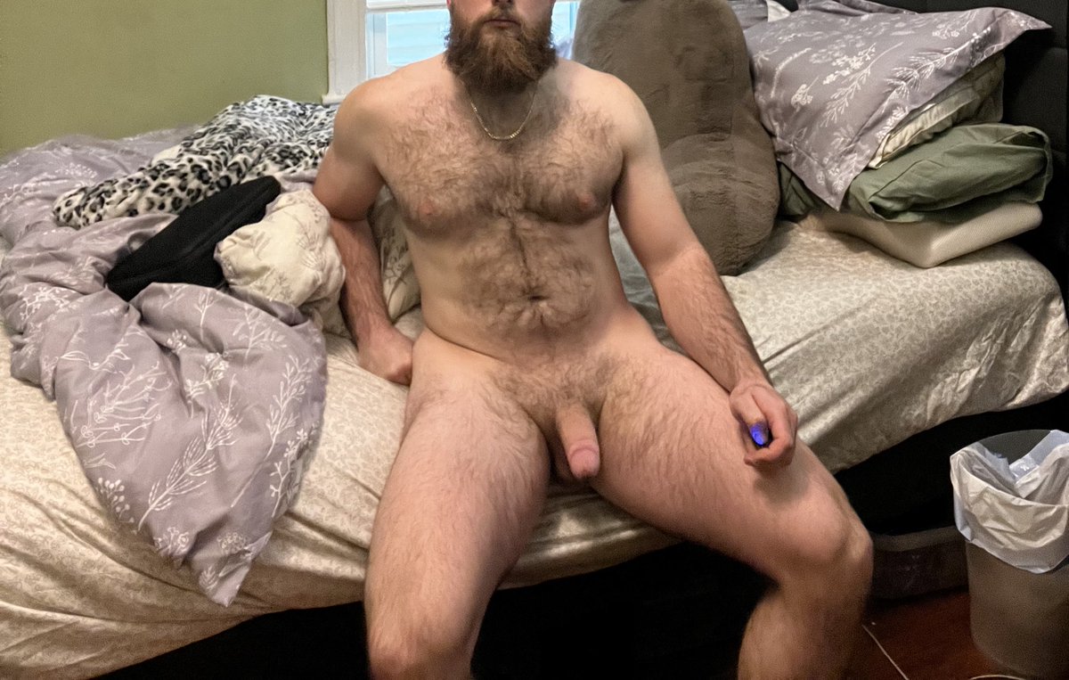 Physique is coming along.
#beard #hairy #bull #OF #cock #thickdick #hairydick #Daddy