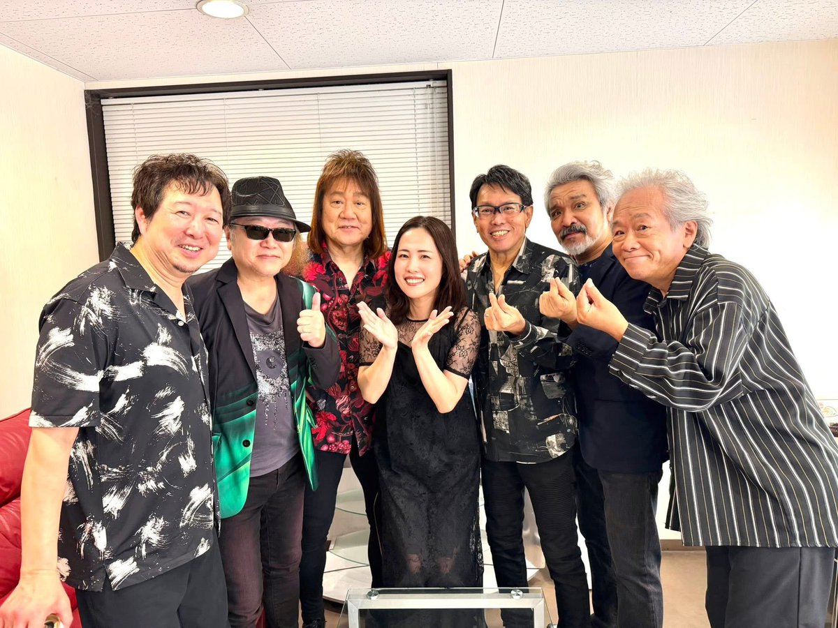 guitargibson335's tweet image. ノワールミッドナイトで
素晴らしいコーラスを聴かせて
くれました！
亜美さん(^^)九州出身！

甲斐さんの奥様から
メンバーに50周年記念の
プレゼント🎁いただきました
嬉しい☺️☺️☺️