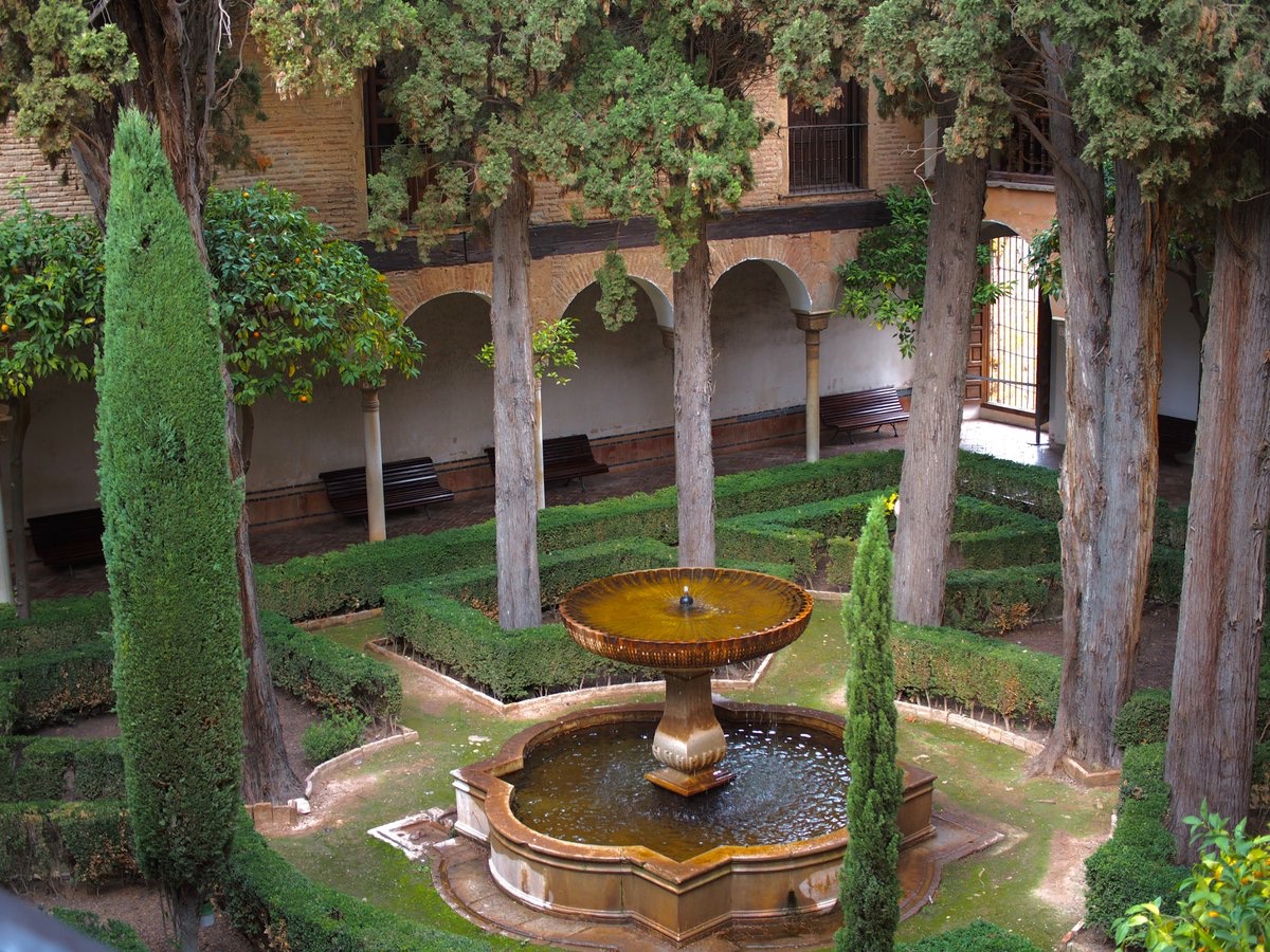 rs_parasite's tweet image. oh to live in a moorish garden amongst the persimmon trees