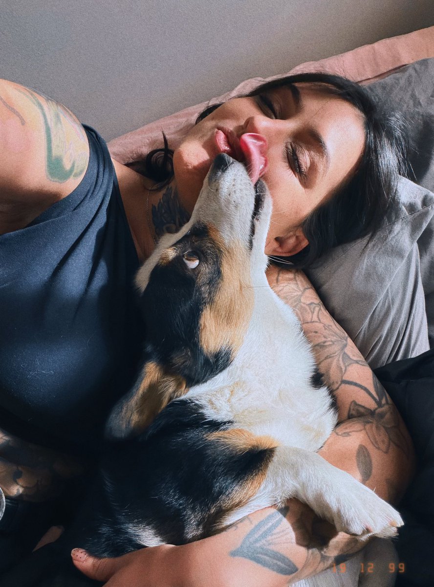 andrssapires's tweet photo. best cuddles https://t.co/RtoAgBDR1a