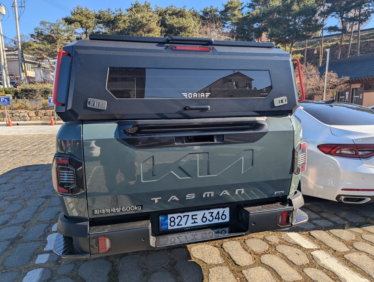 LIᗩᗰ DECᕼIᑕK tweet media