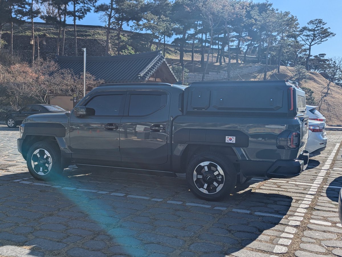 LIᗩᗰ DECᕼIᑕK tweet media