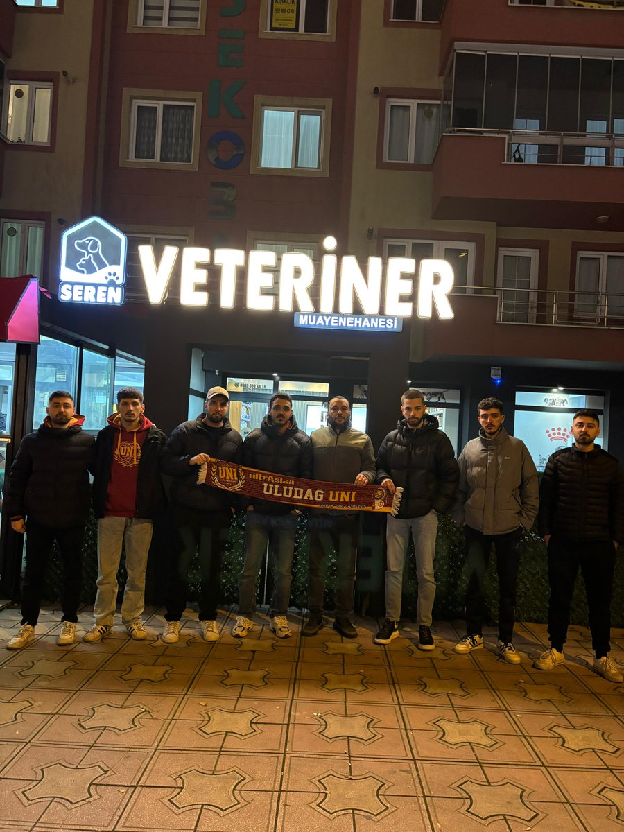 İyi Geceler #ultrAslanUNI ailesi.

Tayfamızın eski başkanlarından canımız,ciğerimiz,ağabeyimiz Bilgihan Bilginer’i kliniği Seren Veterinerde ziyarette bulunduk.

#ultrAslanUNI
#uAUNIULUDAG