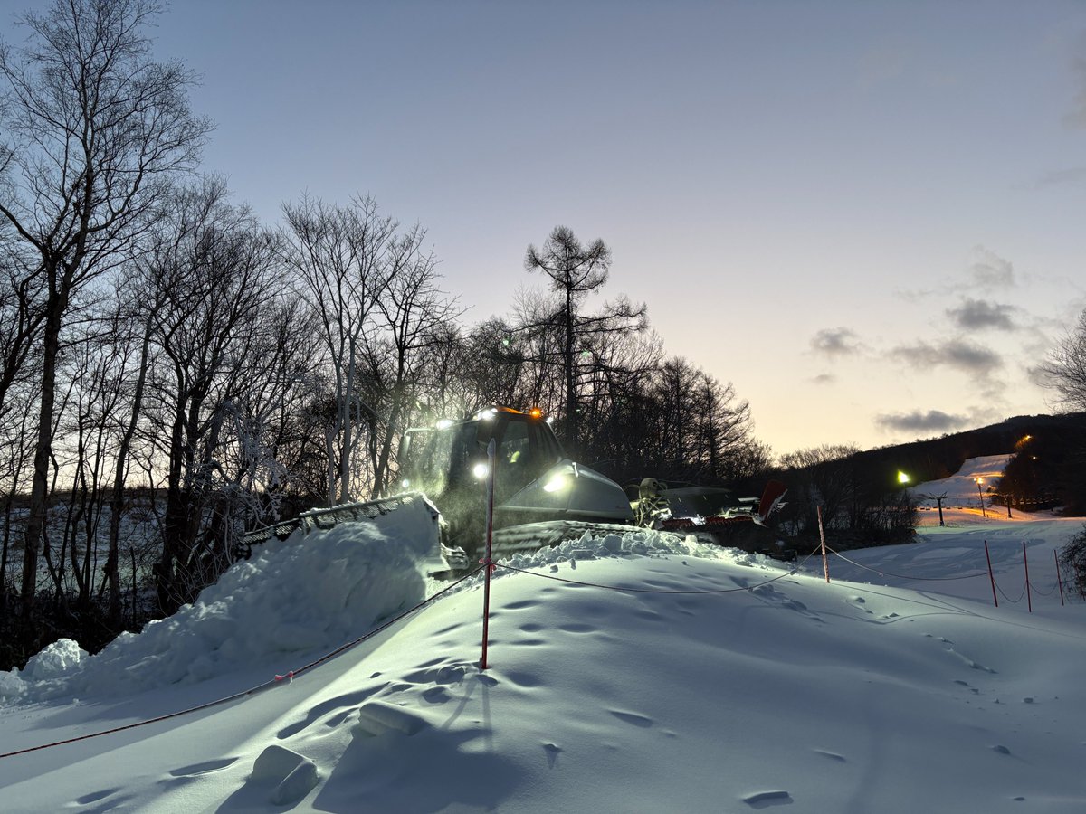 本日より予定していましたナイター営業ですが、小雪とコース維持のため延期させていただきます。😢
楽しみにしていたお客様には大変ご迷惑をおかけしますが、降雪機をフル稼働させコース造成を進めていますのでもう少々お待ちください。
＃函館七飯スノーパーク
＃北海道七飯町
＃ナイター営業