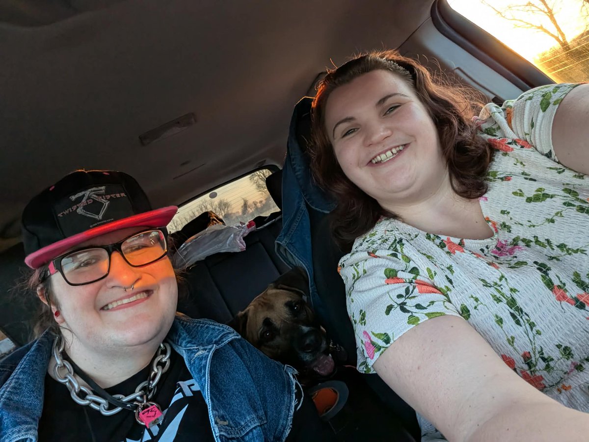 CrisstedSister's tweet image. @deesnider @madre_de_sapo We just left from our first rest stop we are 5 hrs away now 🤘🏻🤘🏻🤘🏻🤘🏻🤘🏻🤘🏻🤘🏻!! #TheKidsAreBack #RestStop #SMFS #RoadTrip