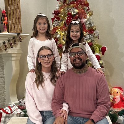 izzySanchzStarr's tweet photo. #NewProfilePic https://t.co/QpgOeNy4ET