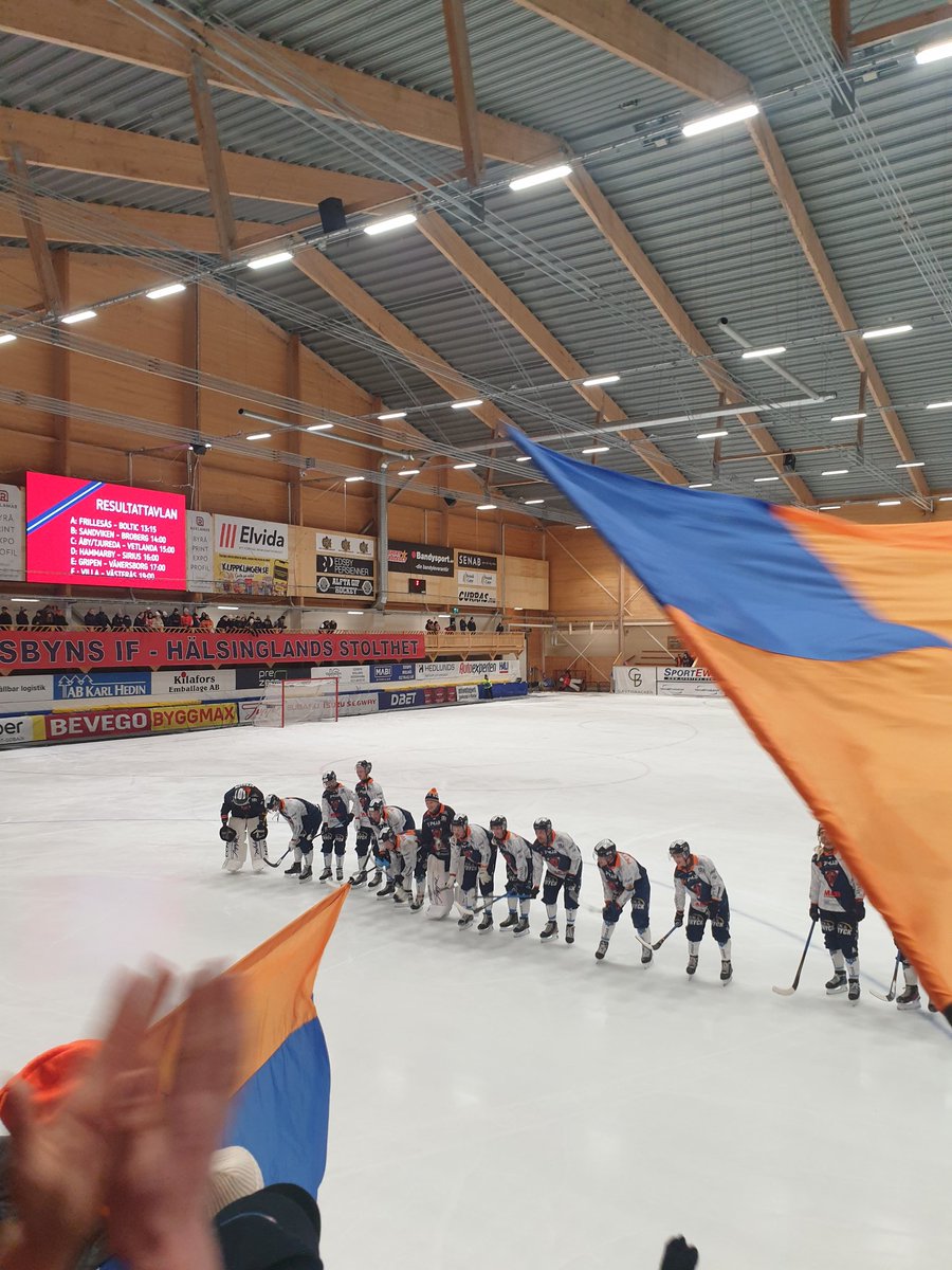 Härlig seger mot Edsbyn i Annandagsderbyt #svbandy 💪🔷️🔶️🎉