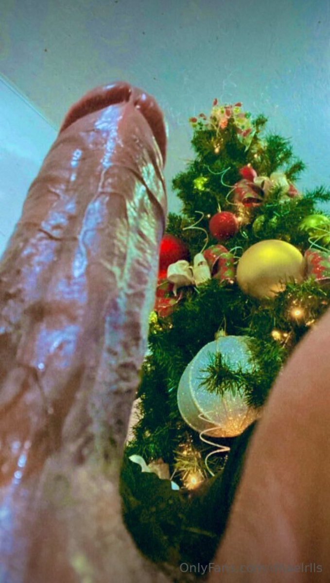 Andre_rlls's tweet photo. @ariswingss Feliz Navidad Barbi 💖. Te dejo tu rico regalo. 🍆💦🎄 https://t.co/OBDtjNvP25