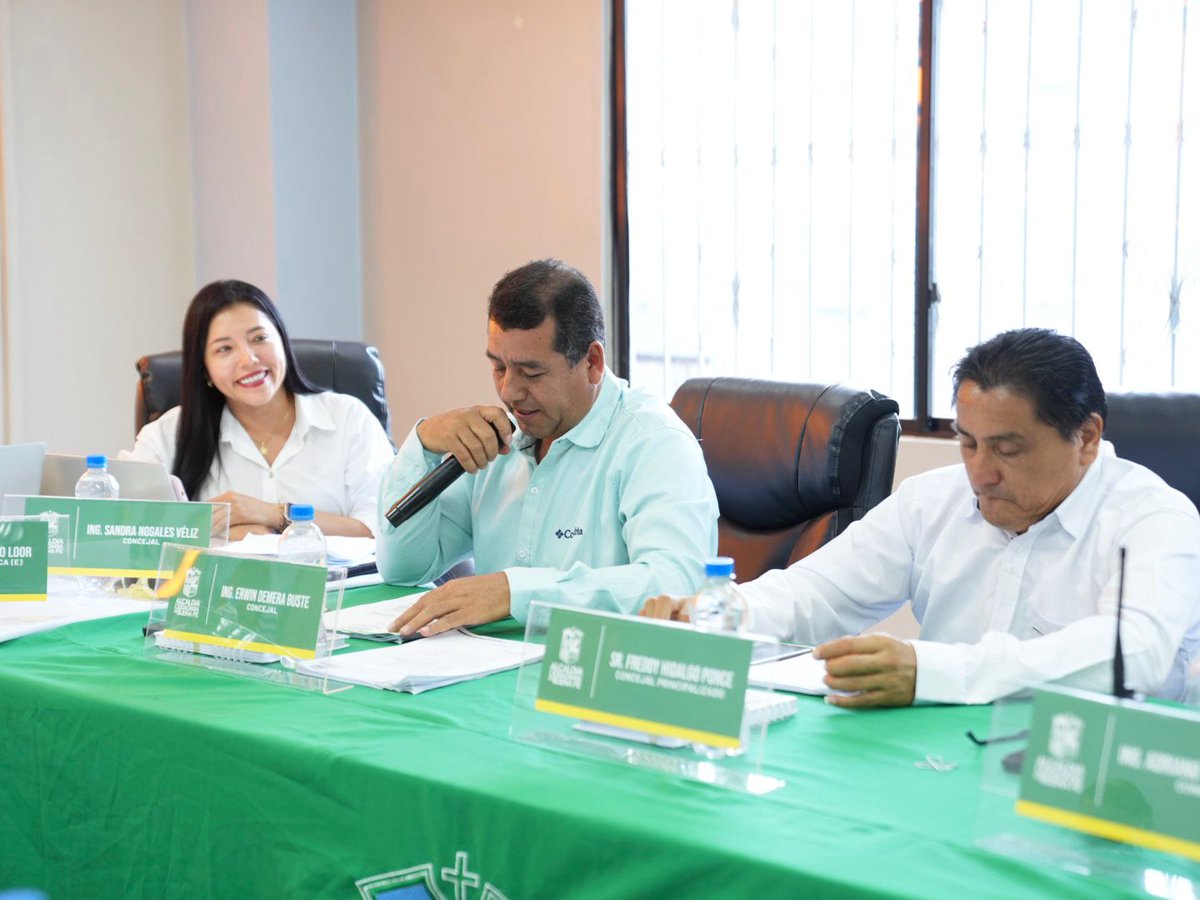 CONCEJO MUNICIPAL APRUEBA SUSCRIPCIÓN DE CONVENIO CON EL CENTRO AGRÍCOLA

Hoy viernes 26 de diciembre de 2025, el Concejo Municipal del cantón Buena Fe desarrolló su sesión ordinaria, fue presidida por la alcaldesa, Abg. Diana Anchundia, junto  al cuerpo edilicio del cantón.