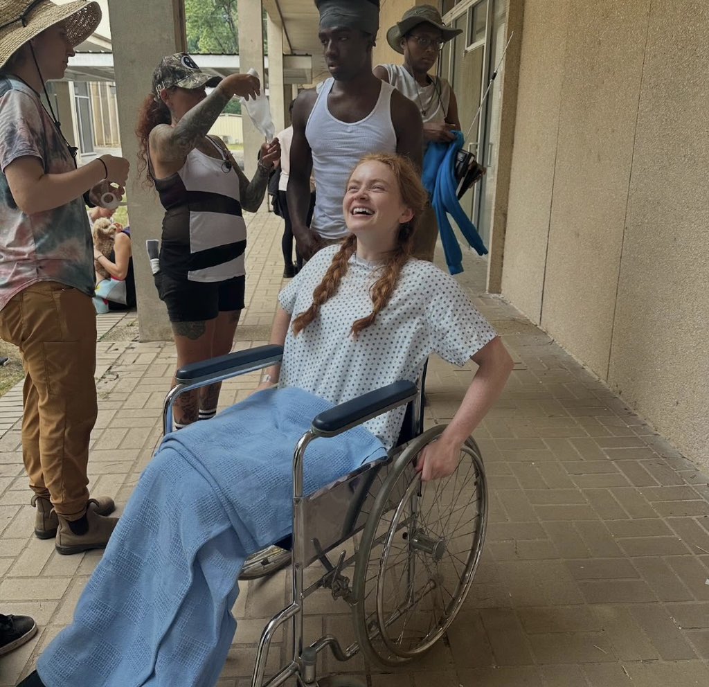 lesbocisgenero's tweet image. já não basta ser uma ruiva, bissexual, num relacionamento interracial agora é pcd, minha menina colecionadora de minorias