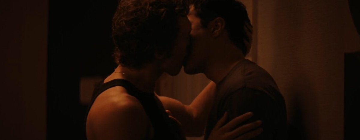 dtrlvr's tweet image. how it started                            how it’s going 
#heatedrivalry