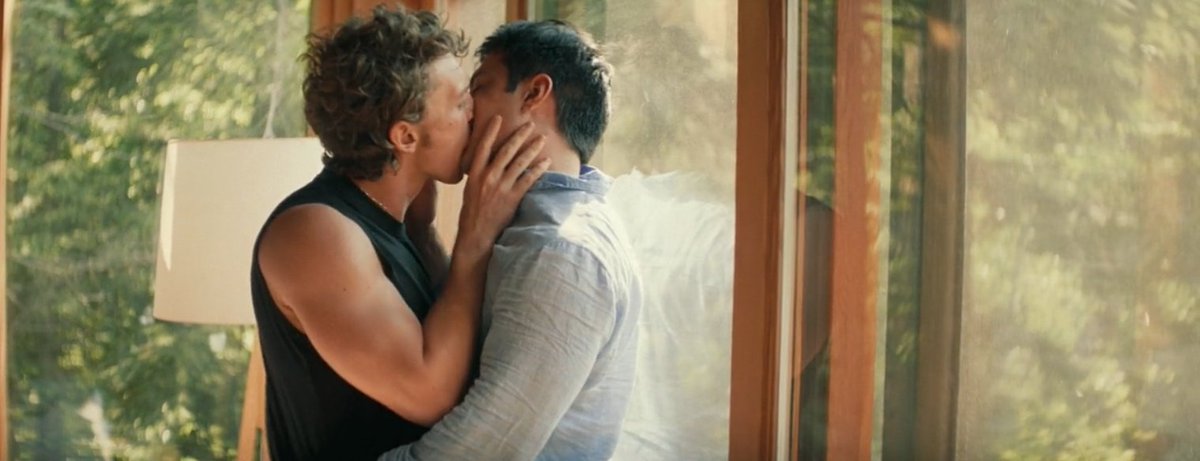 dtrlvr's tweet image. how it started                            how it’s going 
#heatedrivalry