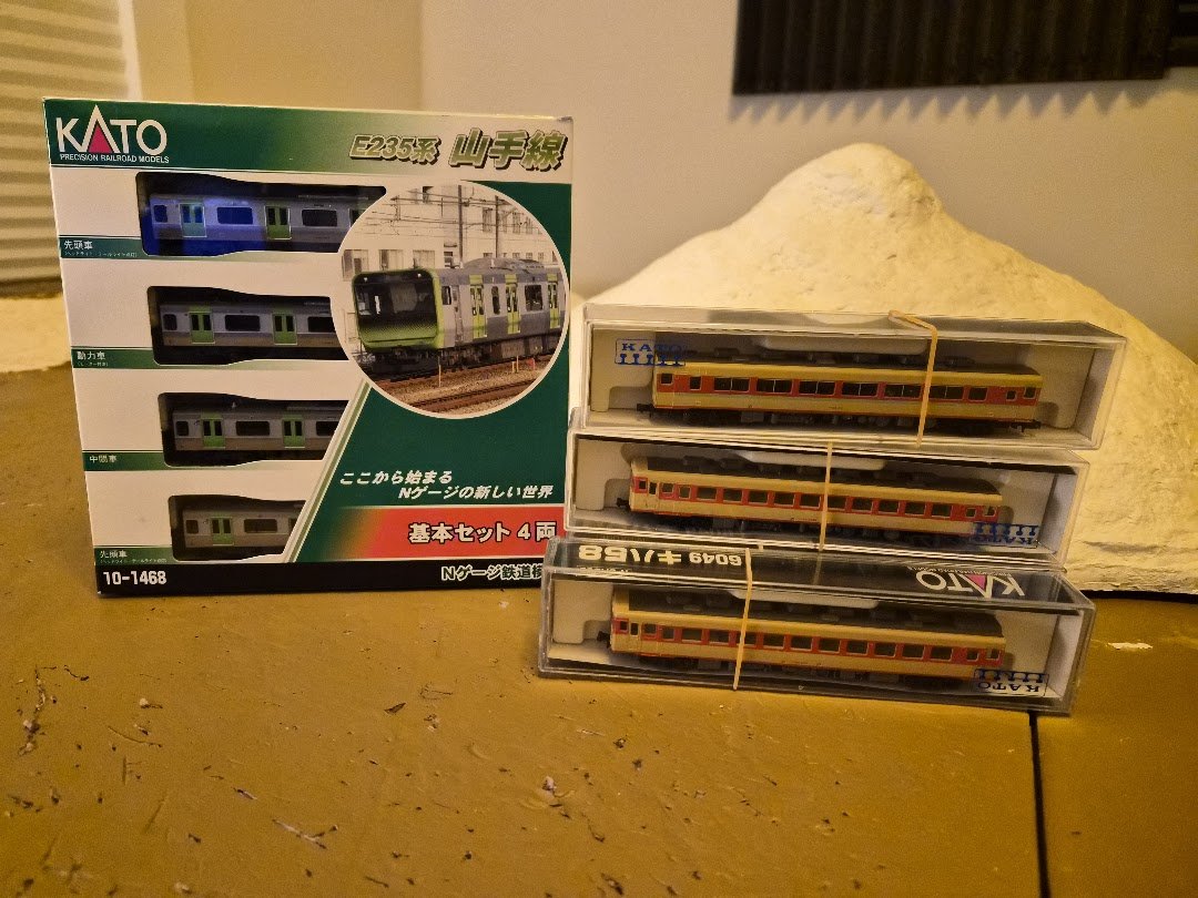 aEvilcat's tweet image. tomorrow, 12 noon EST

the much beleaguered model train projects gets progress. the 'coke' mountain gets painted, the trains start to run.

i'll be streaming my work over the next few weeks on twitch