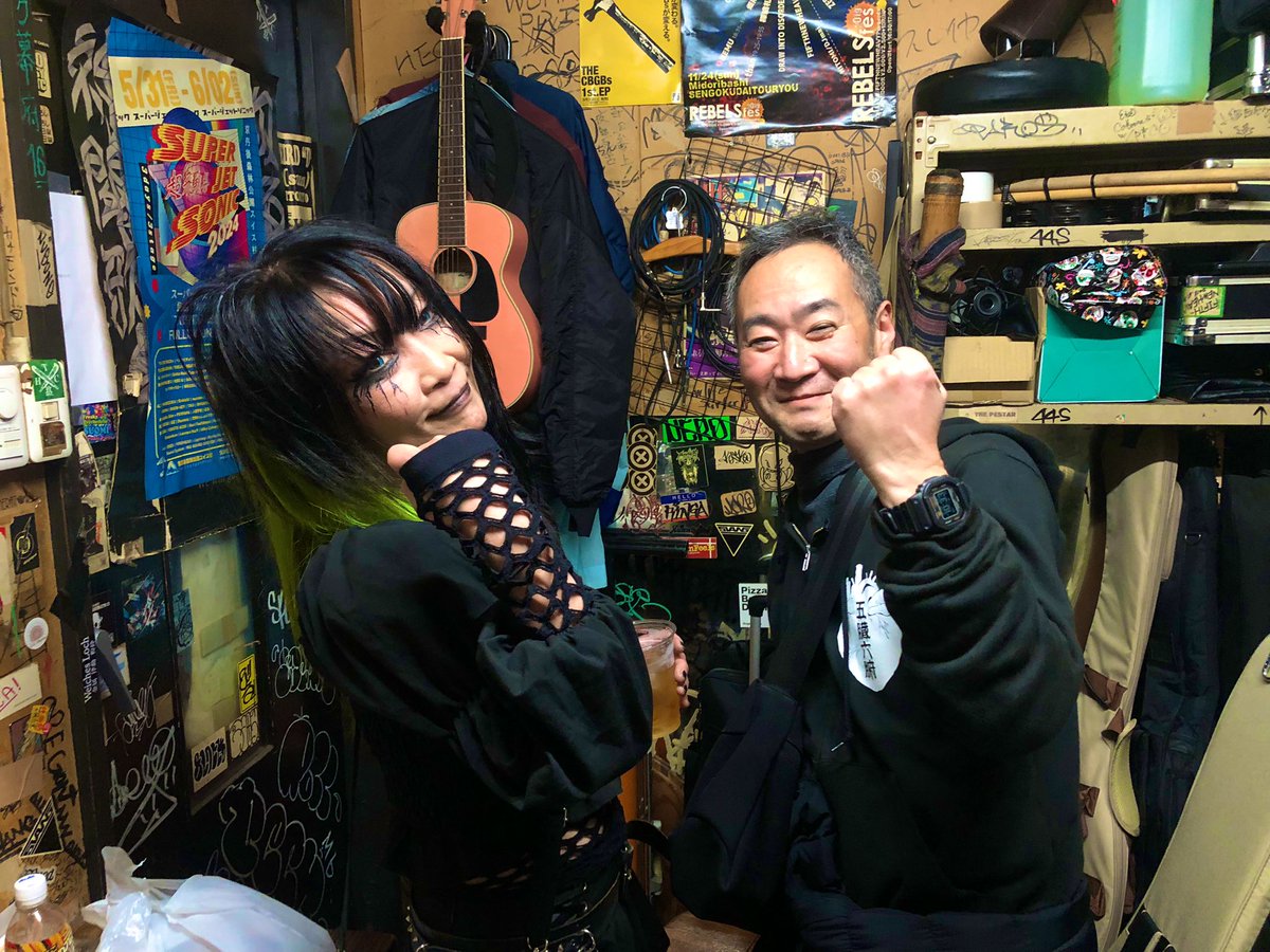 dorodoromildro's tweet image. 五臓六腑結成当初から何十年かの付き合いですが
思えば二人で写真に収まる事はあまりなかった記憶やけど
昨日の楽屋にて

麻生君おつかれ様でした！