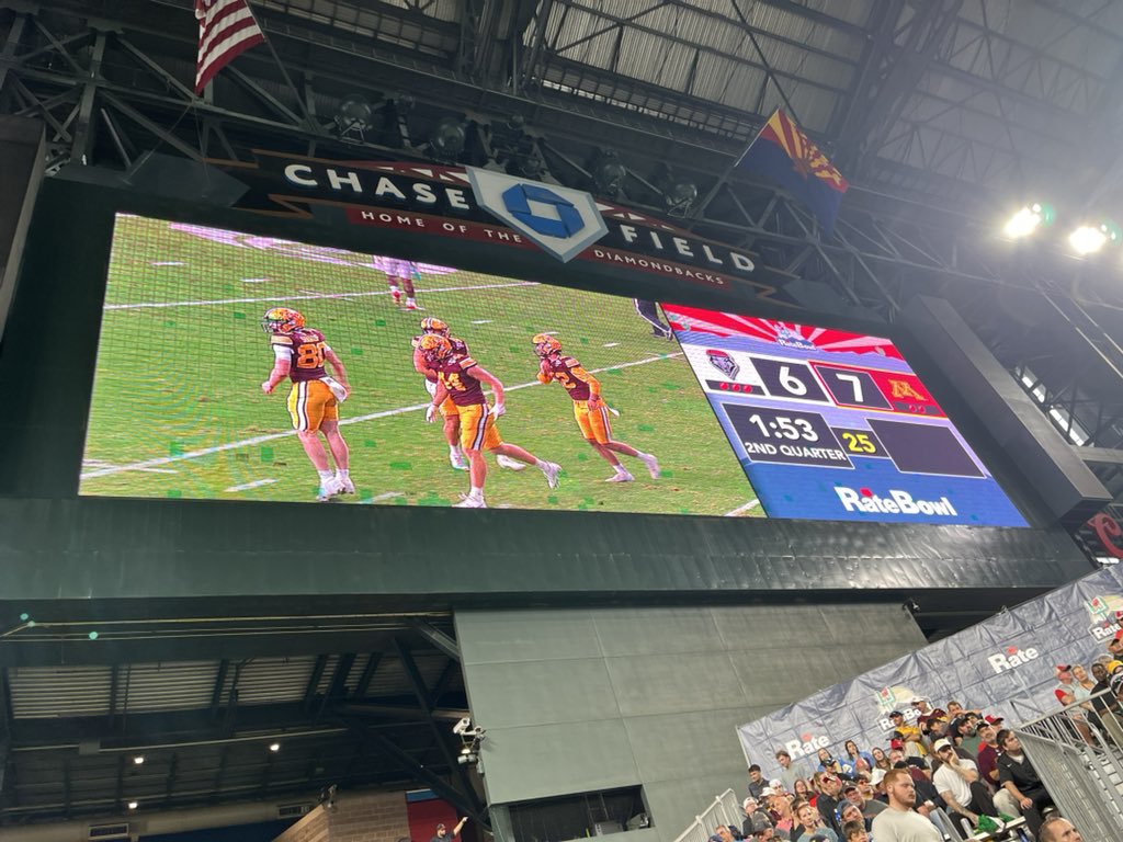 DevJTV's tweet image. Minnesota scores a TD. @UNMLoboFB gets the ball back with under 2 left in the half.