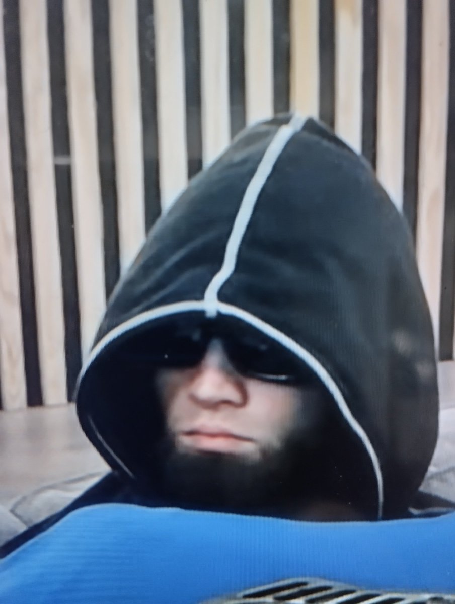 locrack's tweet image. #LaCasaDeLosGemelos2D19 #LaCasaDeLosGemelos2D20 
Vino la familia del Patica y el nota de Aníbal ,así todo el rato