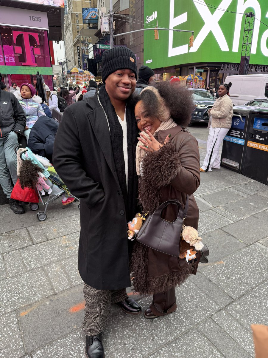 xItsJustMomo's tweet image. woke up a girlfriend, going to sleep a fiancé