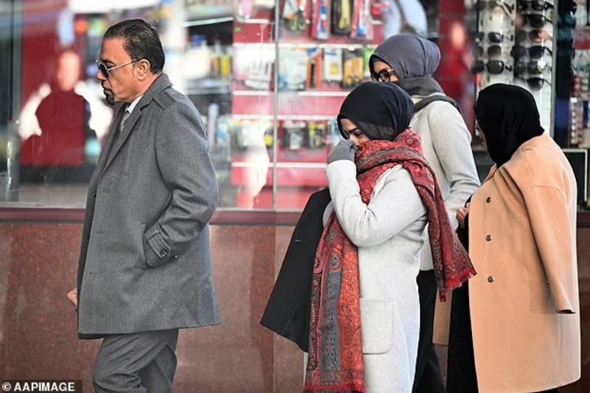 AndrewAQLD's tweet image. The Childcare Fraud in Australia. 

Brothers Mohammad and Ibrahim Omar ran a family day care network in Sydney's Lakemba area. They allegedly claimed over $27 million in subsidies since 2012 through hundreds of home providers. Two men were charged with fraud who were linked to…