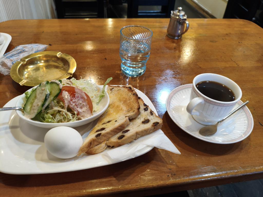 negimi283's tweet image. 貧困層の休日は、一杯のコーヒーから始まる☕️🌿.•*
大掃除もなかなか捗らへん厳しい現状ですが🧹🧹ﾉﾉ( ˊᵕˋ ;)💦
とりあえずカフェだ&amp;gt; &amp;lt;💦
 #clock