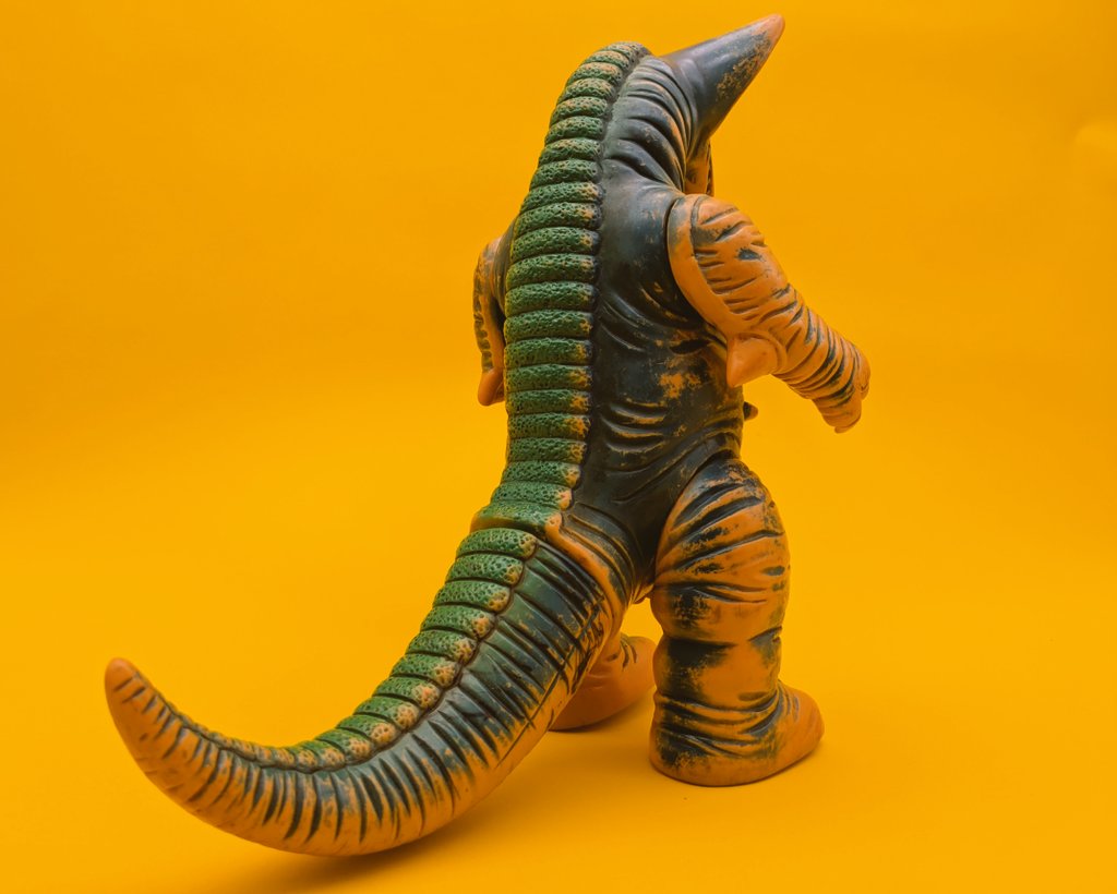 ブルマァクの「ジャイアントゴモラ」。 圧倒的なサイズ感と味のある