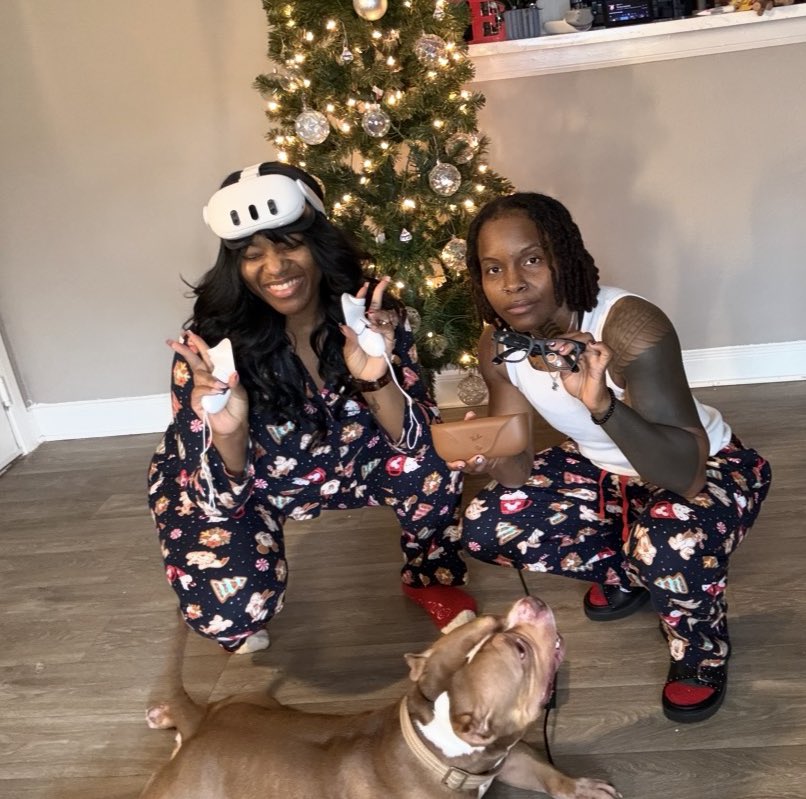 xVirtualDom's tweet image. happy holidays 🖤