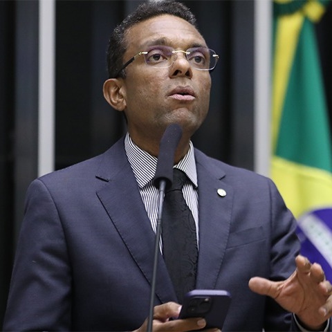 RT do Brasil tweet media