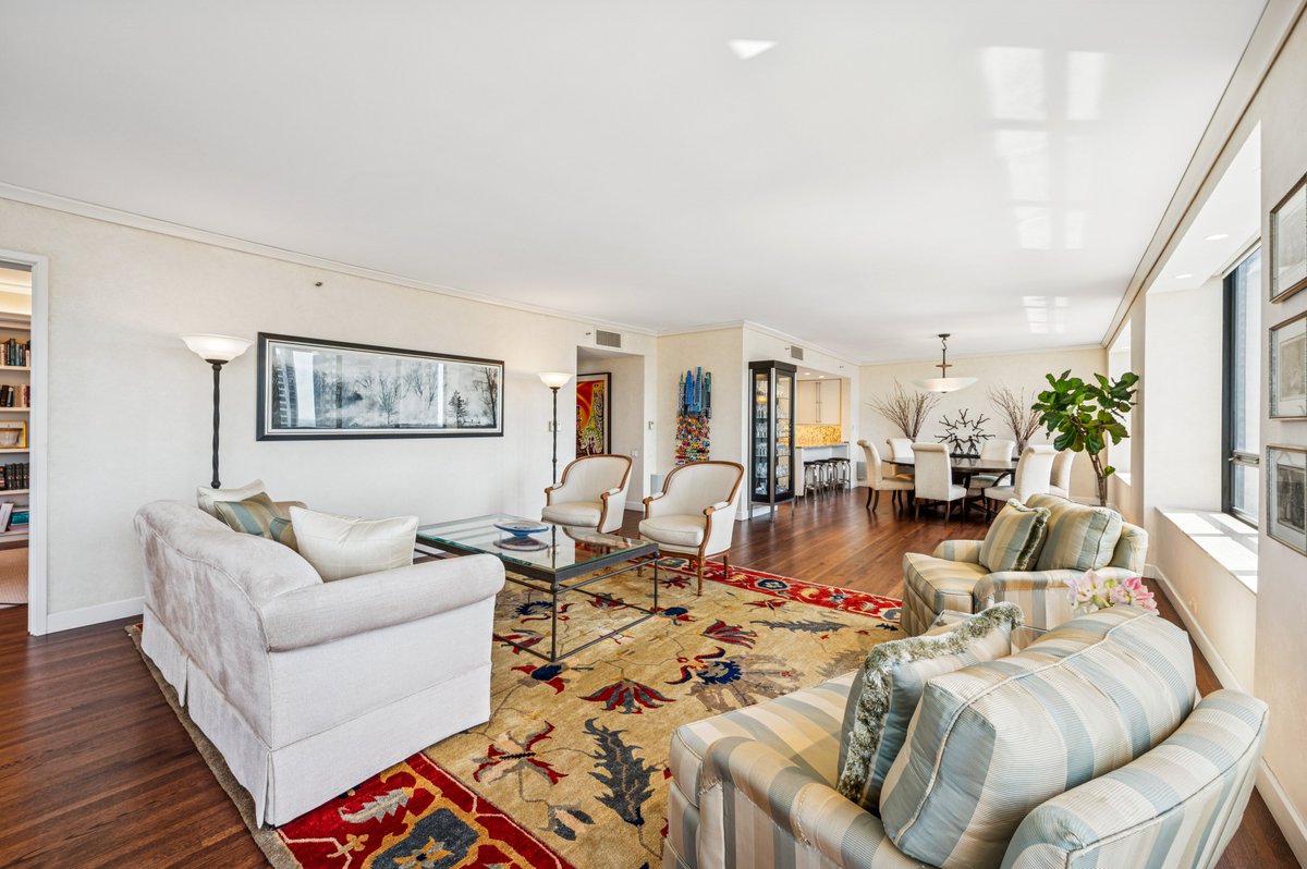 SDP_EverAlways's tweet photo. Price Reduction at Water Tower Residences... #180EPearson3701 ... https://t.co/GqhGBZcYYO https://t.co/pAV22LwF9v