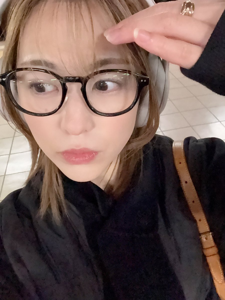 madoka_hanai's tweet image. おはよー🌞

両耳で
音楽とか映画とか聞ける幸せ。

🎧...♡

#beats #ヘッドホン