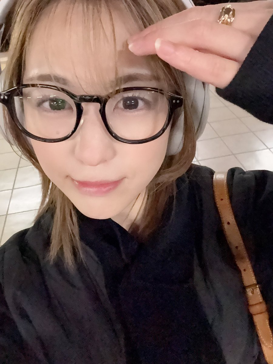 madoka_hanai's tweet image. おはよー🌞

両耳で
音楽とか映画とか聞ける幸せ。

🎧...♡

#beats #ヘッドホン