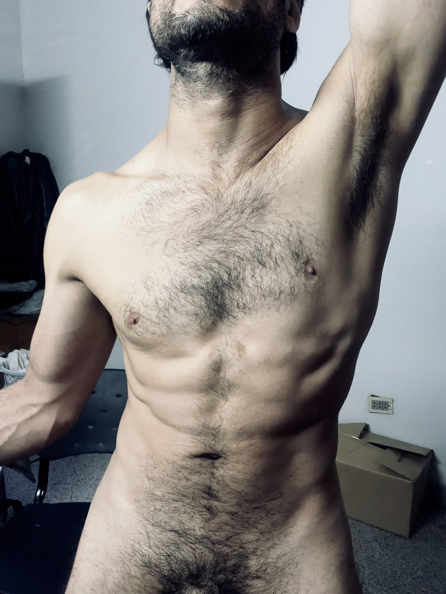 bien caliente!! 🥵 
RT si te gustan los pelitossh