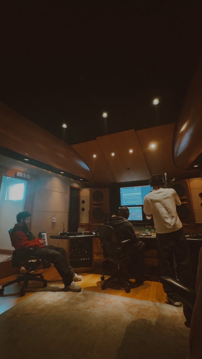 thaliano tweet media