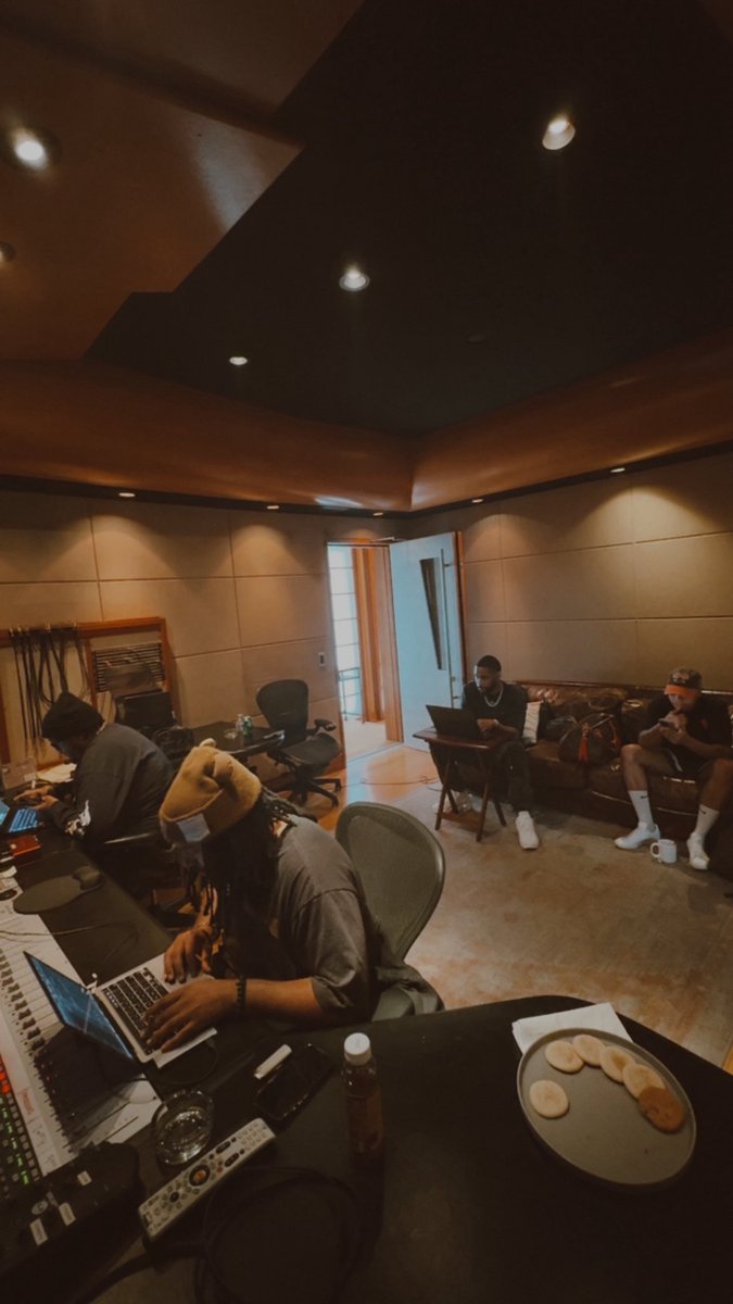 thaliano tweet media