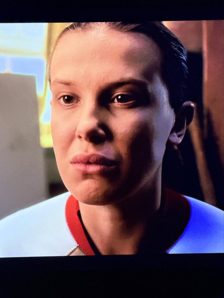 porqueTTarg's tweet image. "Millie Bobby Brown"

Porque los fanáticos de Stranger Things criticaron a la actriz por poner la misma cara en toda la última temporada.