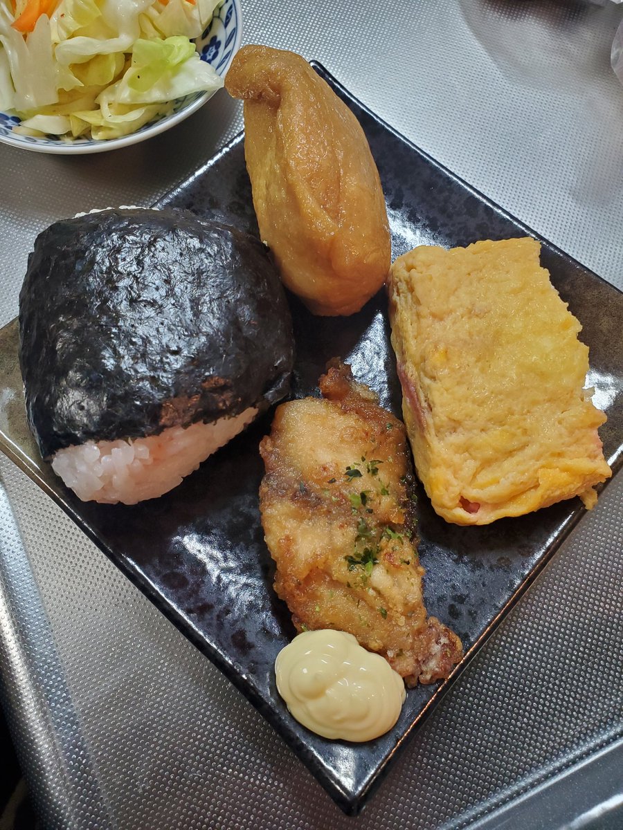 CookTsuchan's tweet image. 休んでなさすぎて昨日は半分TKO喰らったけどやることはやれたし少しは疲れ取れたか？🐥

そーすママンの色々ごはんと買ってたアンティークコーヒーカップ使ってみました☕
珈琲道を嗜む者としては器も大事ですなハッハハハ(某藤岡弘、様風にw)

藤岡、珈琲。
よろしくねハッハハ

#藤岡弘、