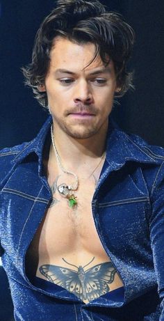 mondharat1's tweet image. Harries is missing Harry Styles 🥰❤️❤️❤️