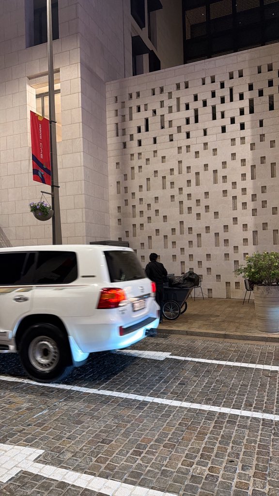 2ib's tweet image. داعبيني " يالغصون " .. وعانقيني ياهبايب
مالقيت اللي يداري خاطري واجيه سيده