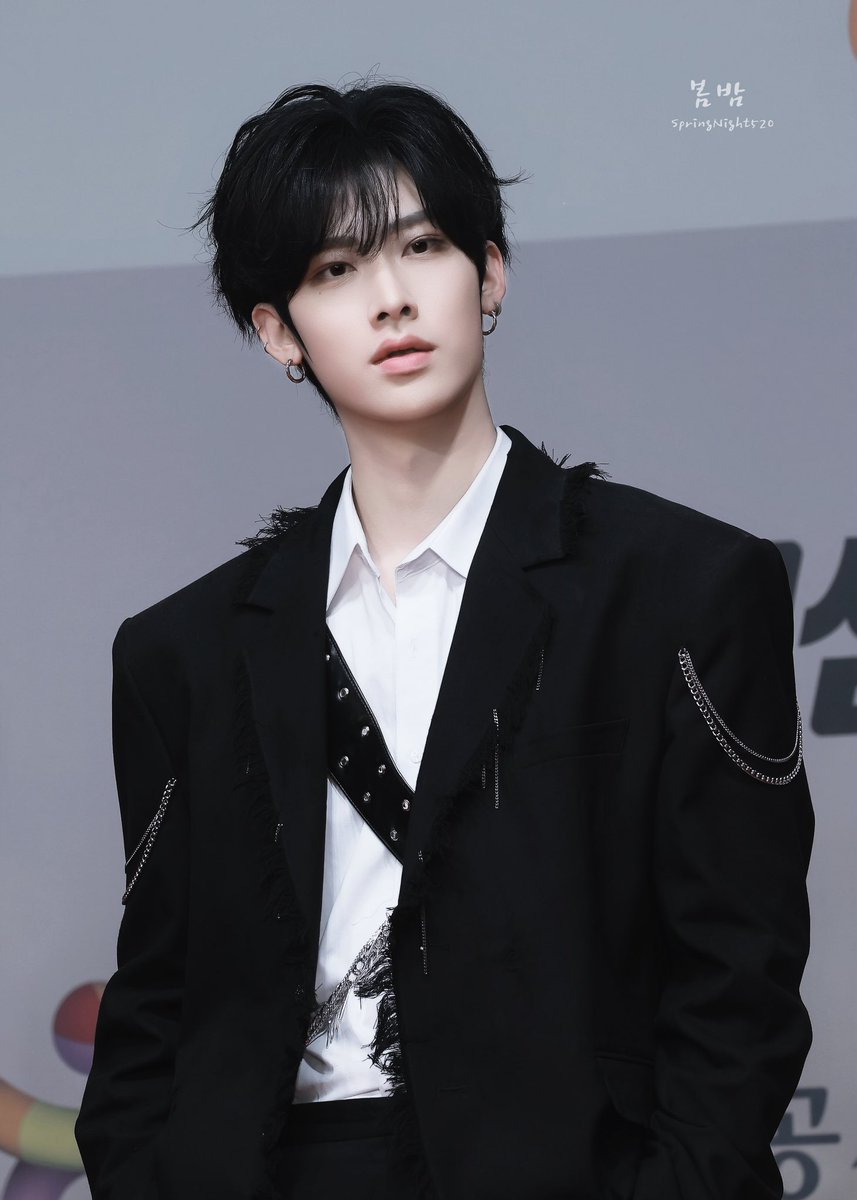 봄밤 tweet media