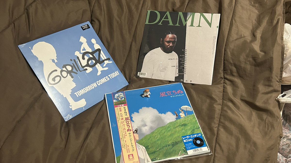 HispanicBlanket's tweet photo. Ain’t never wanted to cry tears of joy on Christmas til now (shout out @delilahthedunce for the vinyls and my cousin for the rice cooker) https://t.co/RktyFnAM0t