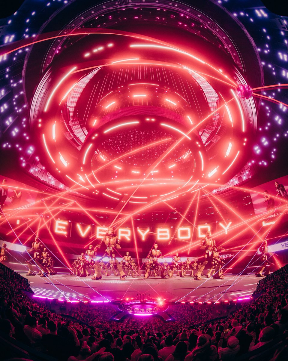 SphereVegas's tweet photo. Backstreet's BACK! Oh how we've missed you, @backstreetboys 🩵

📷: @RichFury / Sphere Entertainment https://t.co/UNy2WtRVb7
