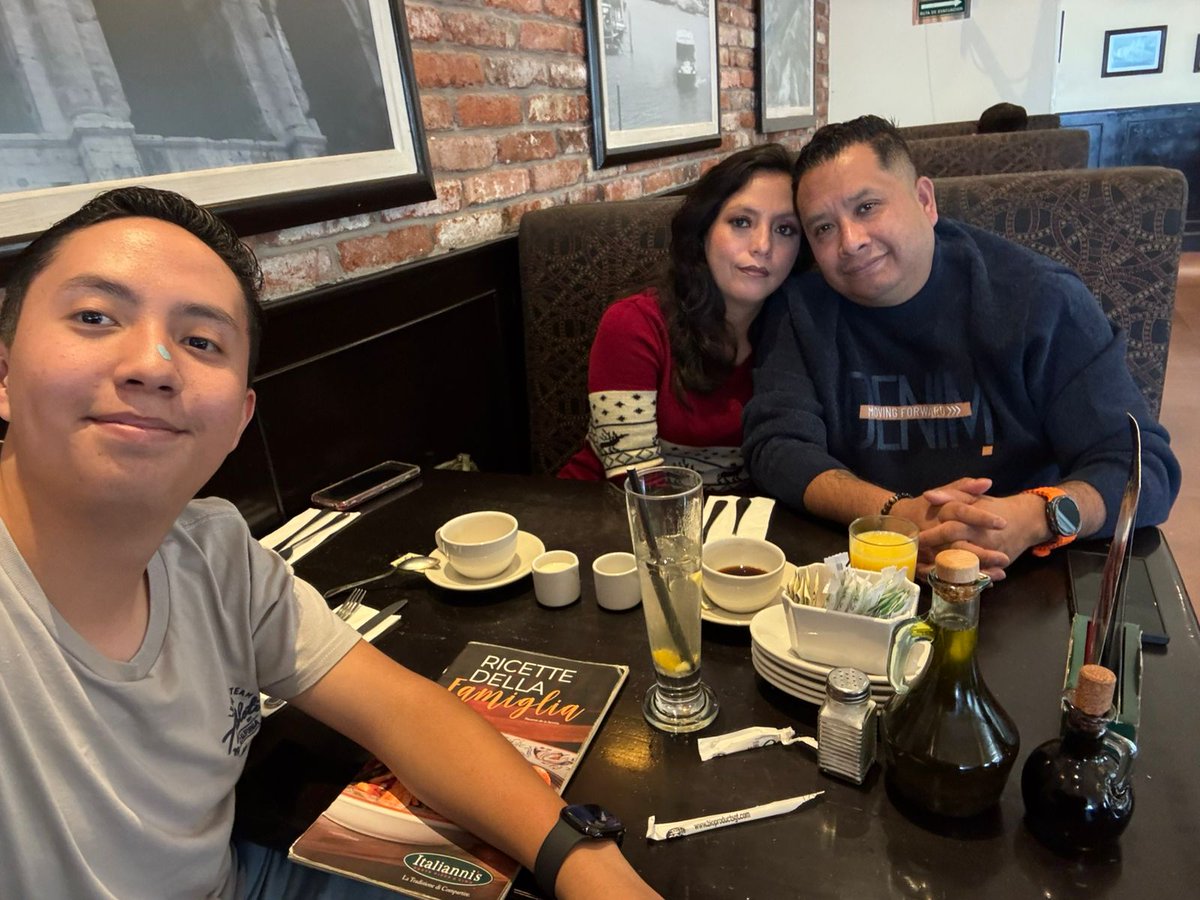 frezky83's tweet photo. Mi Festejo de Mis 42 Primaveras 🙂🙂🙂 https://t.co/s7cwGlW3dP