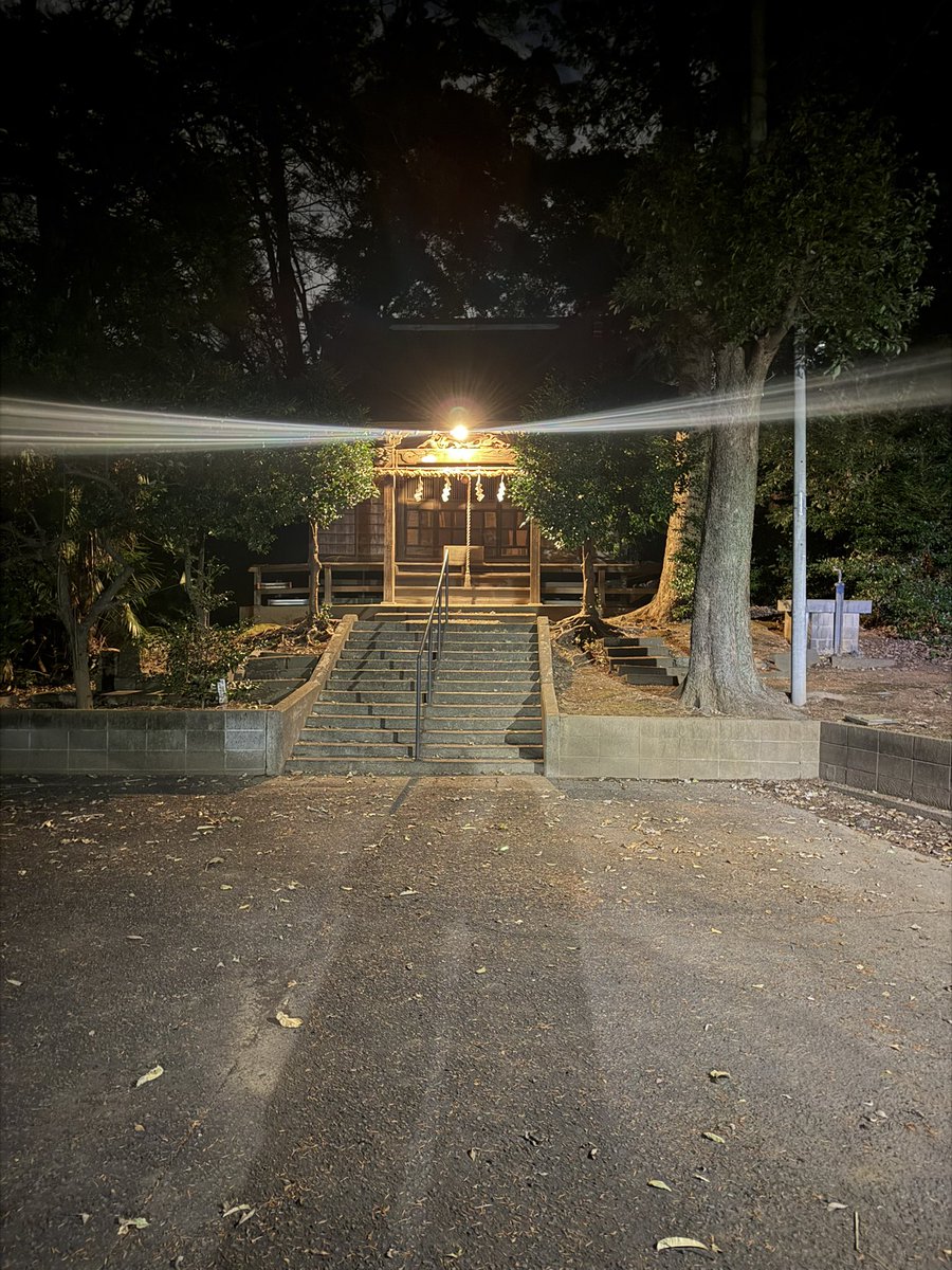 これ人の顔と手にみえますか？ 心霊写真なのか教えて欲しいです🙏 2時