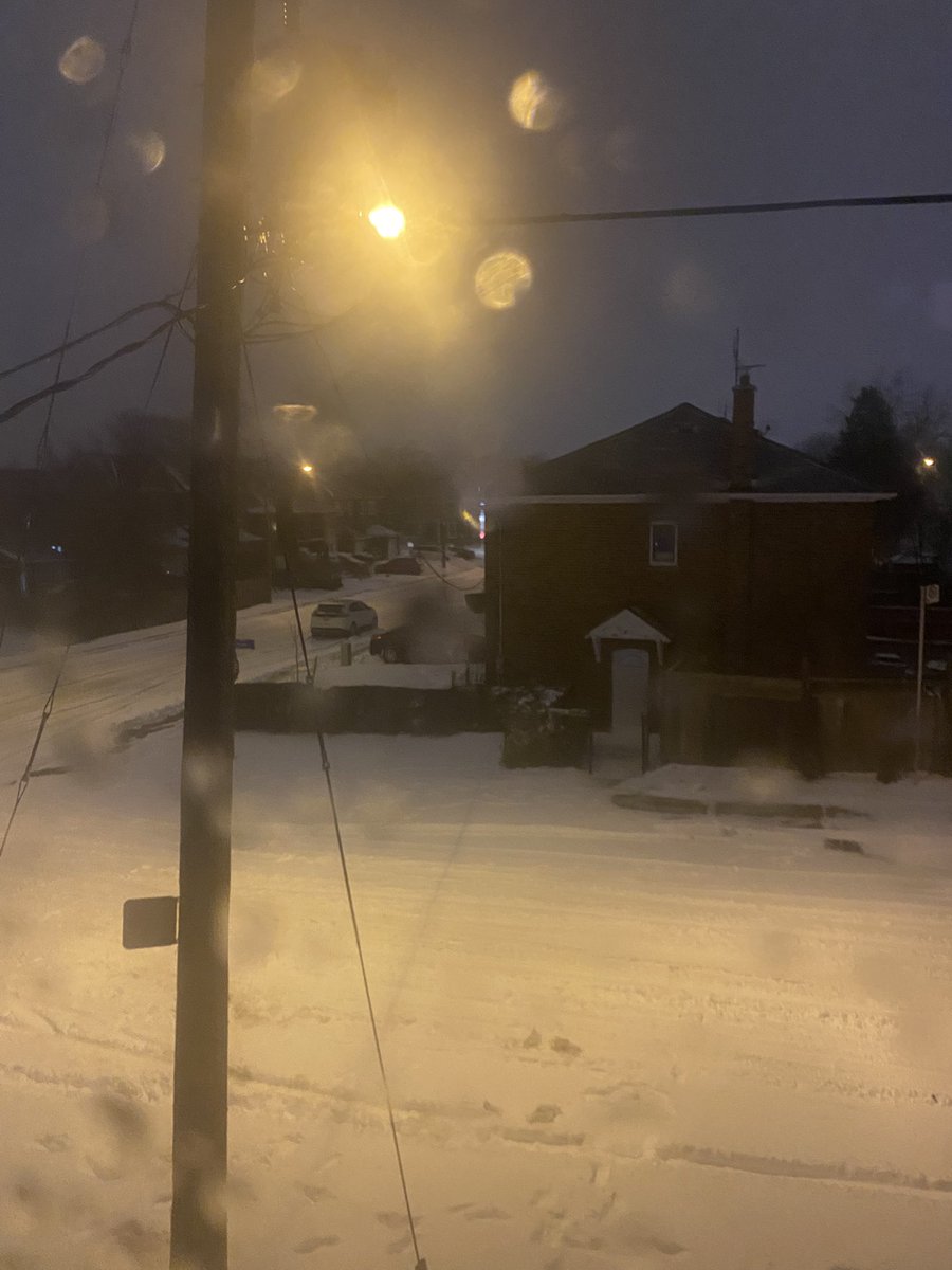 Good Evening Twitter Friends 🙋🏻‍♀️🌨️🙃
Cheers to Friday Night 🥂🍻🥃