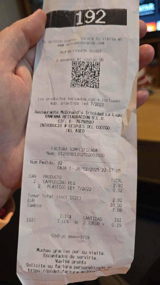 libek87's tweet photo. Buenas noches @mcdonalds_es !! Esta noche en el establecimiento de la Av. Trinidad en Tenerife he tenido la pelr experiencia en cuánto aún capuccino se refiere. Primero le pusieron leche condensada, me hiciero unos nuevos y por desición propia le ponen vainilla. https://t.co/ckYXTqGYn8