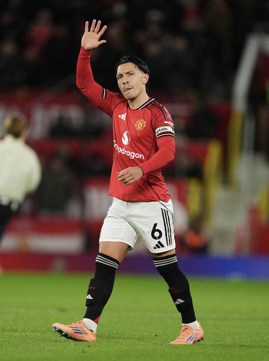 Utdtruthful's tweet image. 🚨🗣️ Amorim: "He [Licha Martinez] is someone with a lot of character. He's very good with the ball. He's a world champion, he's used to pressure.

“He showed today that he's a great player. People sometimes talk about his size, but he handled himself very well against a team that…