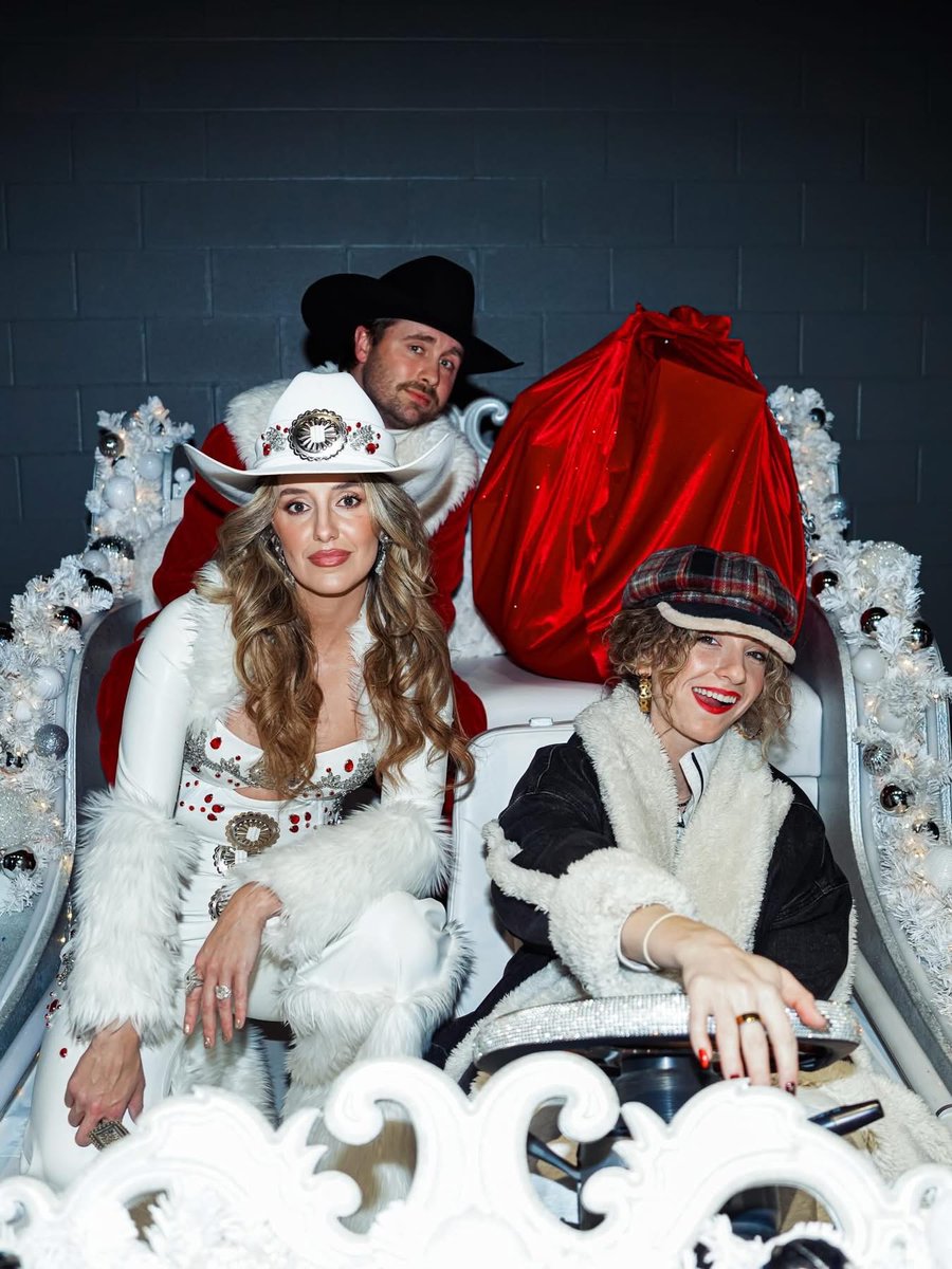 Lainey looks phenomenal! #laineywilson