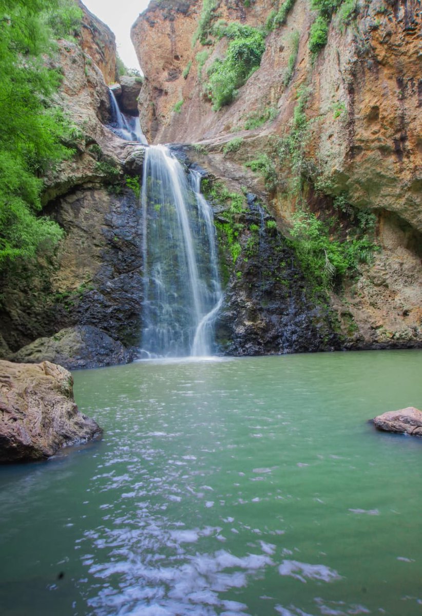 La Sierra de Pénjamo forma parte de una región hidrológica de gran importancia como la Cuenca Lerma-Chapala, que genera una significativa recarga de los acuíferos Río Turbio y Pénjamo-Abasolo. Está ubicada entre los municipios de #Cuerámaro, #ManuelDoblado así como #Pénjamo.