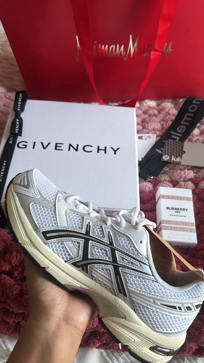 devoirdes's tweet image. #spoiled