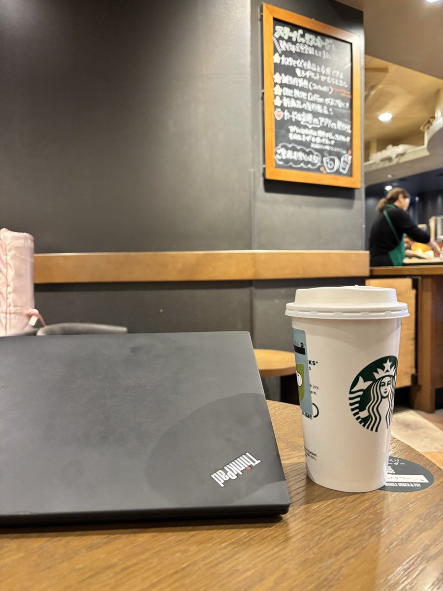 jukeboxmk's tweet image. 年末年始は勉強しなきゃなので早起き（当社比）してカフェにきた