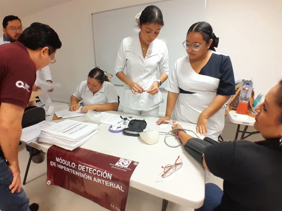 macronews's tweet image. #galeriadefotos La Secretaría de Obras Públicas de Quintana Roo (SEOP) recibió el Certificado Entorno Promotor de la Salud tras capacitar a más de 200 trabajadores en hábitos saludables. #SEOP #QuintanaRoo #Salud #3xMiSalud #macronews