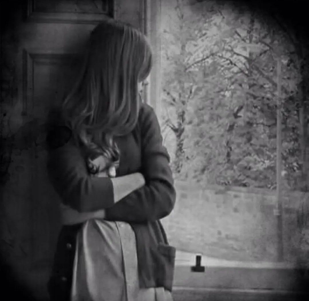 <a href="/_mari_sy/">Mari Georg ✿</a> <a href="/ma9gid/">єηѕαη</a> #حنين_شد_وثاقه 
و الليل محراب نفهم فيه
 أن الذكريات لا تعيش في الماضي
بل تسكن فينا
نغلق أعيننا هربا 
فتفتح أبوابا أقدم
ونسمع أصواتا 
كنا نظن أننا نسيناها
لكنها كانت فقط تنتظر الهدوء في 
#حديث_المطر
#قيثارة_النيل 
#مرافئ_الحنين 
#منتدى_زوايا_الادب
#همسة_عتاب